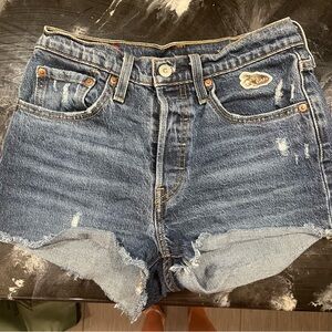 Unique Levi’s cut off denim 501 shorts w frog patch. Black label unique patch 25